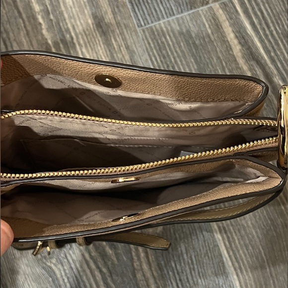 NWT Michael Kors Nicole Triple Compartment
Crossbody Bag, Beige Leather - Picture 5 of 16